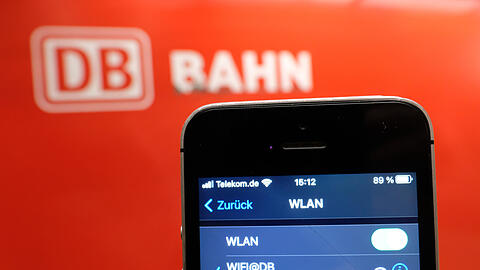 Bayern bleibt auch auf der Schiene deutlich hinter der Ankündigung von Markus Söder (CSU) zurück:  Der bayerische Ministerpräsident hatte 2018 angekündigt, sämtliche Busse und Bahnen in Bayern bis Ende 2020 mit WLAN auszustatten.