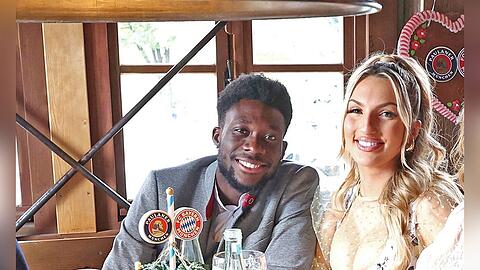 Alphonso Davies und Partnerin Sheyenne beim traditionellen Oktoberfest-Besuch des FC Bayern München im September 2024.