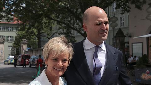 Albert von Thurn und Taxis mit seiner Mutter Gloria F&uuml;rstin von Thurn und Taxis im Jahr 2023.