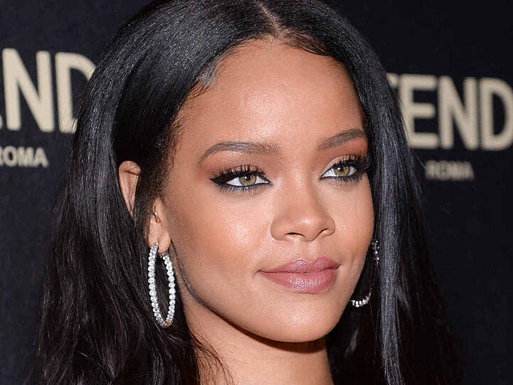 Rihanna bekam ihre Party von keinem geringeren als Leonardo DiCaprio - wenn das kein Liebesbeweis ist...