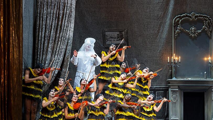Offenbachs "Orphée aux enfers" bei den Salzburger Festspielen. Offenbachs "Orphée aux enfers" bei den Salzburger Festspielen.