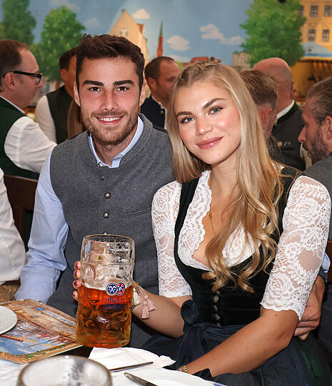 Die Löwen beim traditionellen Wiesn-Besuch im "Himmel der Bayern", dem Hacker-Pschorr-Festzelt.
