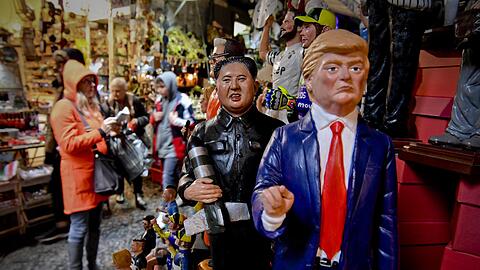 US-Pr&auml;sident Donald Trump und Nordkoreas Machthaber Kim Jong Un in Neapel als Krippenfigur. (Archivbild)