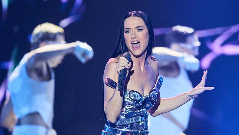 Katy Perry trat 2025 bei der Benefiz-Konzertreihe "Gala des Pièces Jaunes" in Paris auf. Katy Perry trat 2025 bei der Benefiz-Konzertreihe "Gala des Pièces Jaunes" in Paris auf.