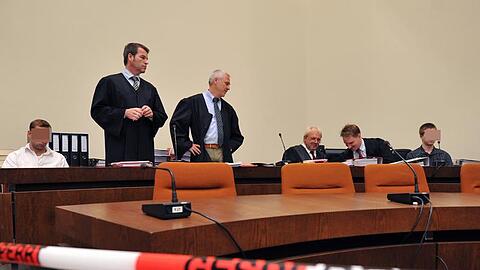 Im Gerichtssaal: Die beiden Angeklagten Markus S. und Sebastian L. mit ihren Anwälten