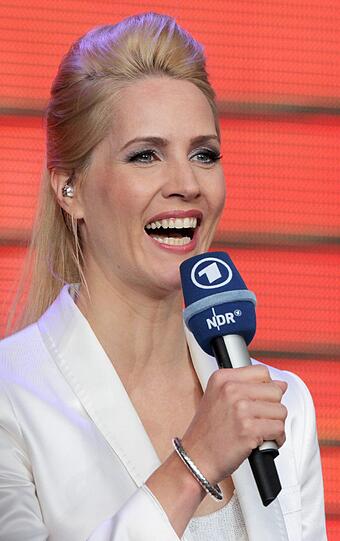 Super Stimmung auf dem ESC-Fanfest auf der Reeperbahn: Trotz der Kritik am diesjährigen Austragungsland feierten die Fans in Hamburg eine unbeschwerte Party. Die Bilder!