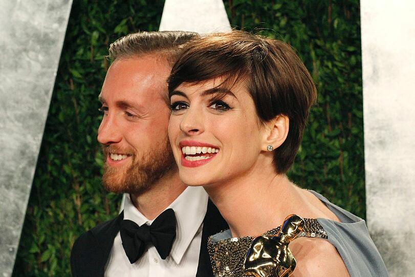 Anne Hathaway und Adam Shulman haben allen Grund zur Freude: Seit März sind sie Eltern eines kleinen Sohnes.