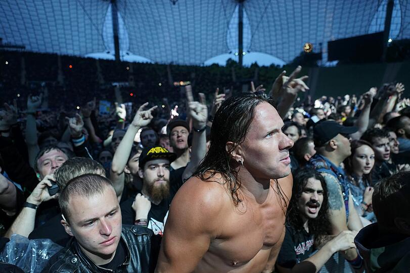 Rock und Regen - die Bilder vom Sonntag auf dem "Rockavaria" mit dem Iron-Maiden-Konzert als Höhepunkt.