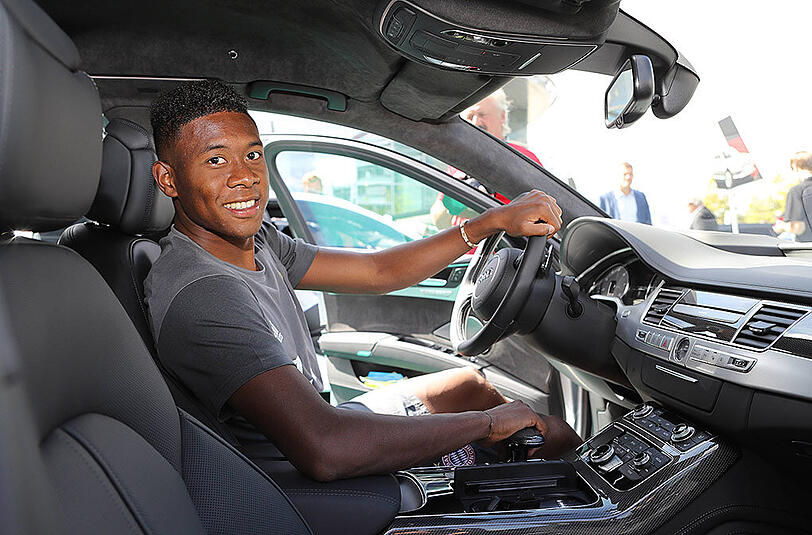 David Alaba: S8 plus Limousine 4.0 TFSI quattro tiptronic in Nardograu.