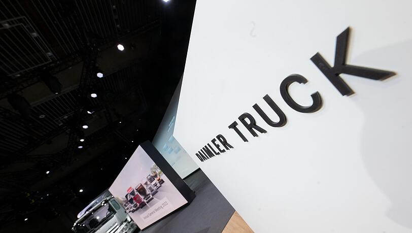 Daimler Truck will in Deutschland 5.000 Stellen streichen. (Archivbild)