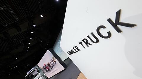 Daimler Truck will in Deutschland 5.000 Stellen streichen. (Archivbild)