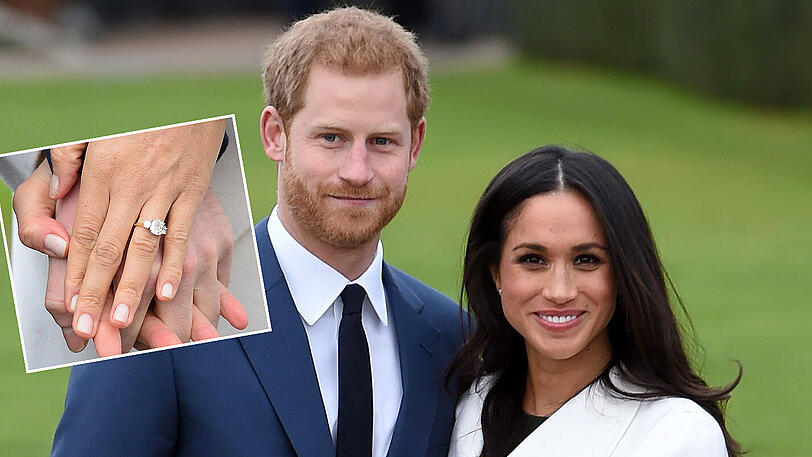 Stolz posieren Prinz Harry und Meghan Markle vor den Fotografen und zeigen den Verlobungsring