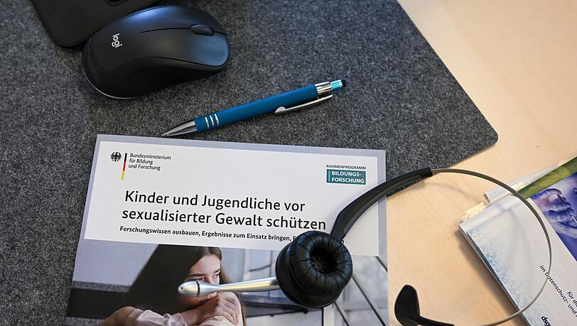 Eine 14-J&auml;hrige soll in einem Jugendzentrum von drei Jugendlichen sexuell missbraucht worden sein. (Symbolbild)