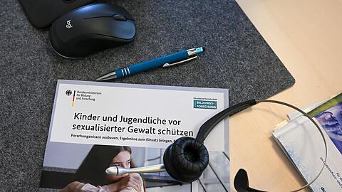 Eine 14-J&auml;hrige soll in einem Jugendzentrum von drei Jugendlichen sexuell missbraucht worden sein. (Symbolbild)