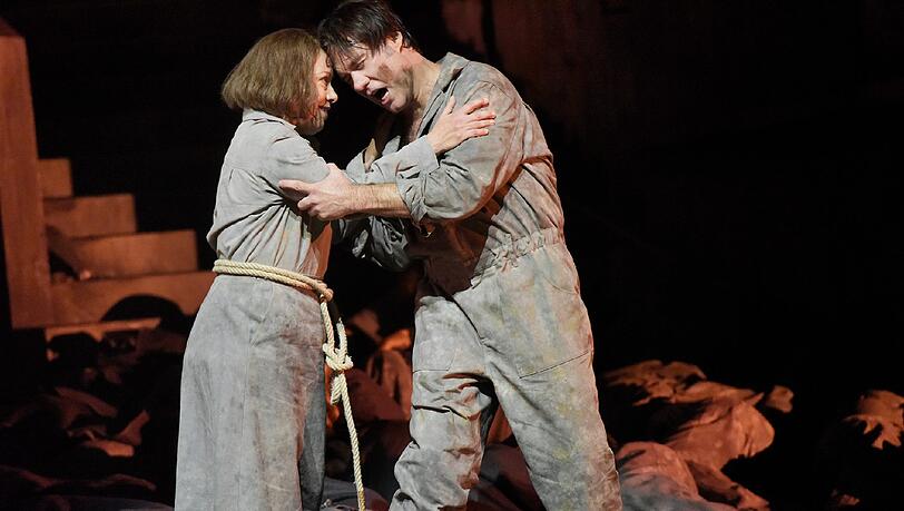 "Lady Macbeth von Mzensk" im Großen Festspielhaus. "Lady Macbeth von Mzensk" im Großen Festspielhaus.