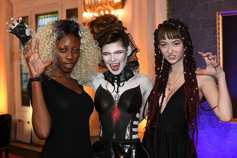 Toni Dreher-Adenuga mit Klaudia Giez und Sally Haas