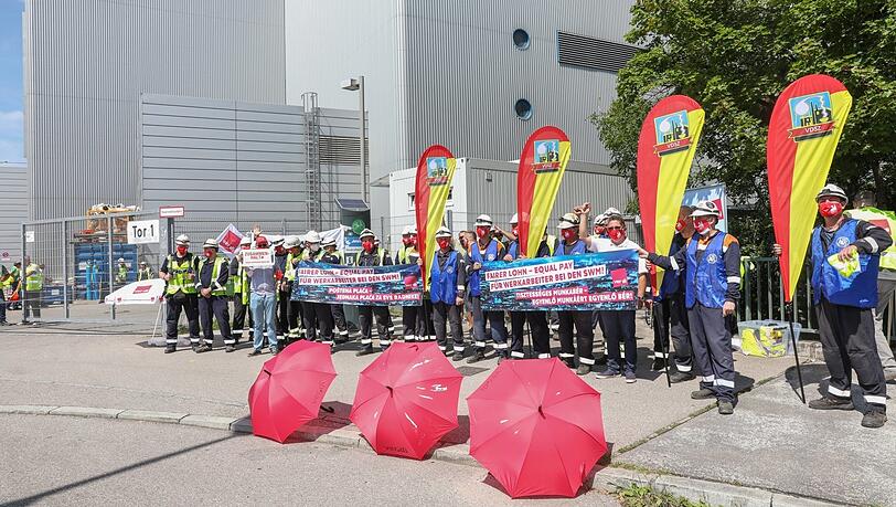 Die Arbeiter stammen aus Polen, Ungarn und Kroatien. Die Arbeiter stammen aus Polen, Ungarn und Kroatien.