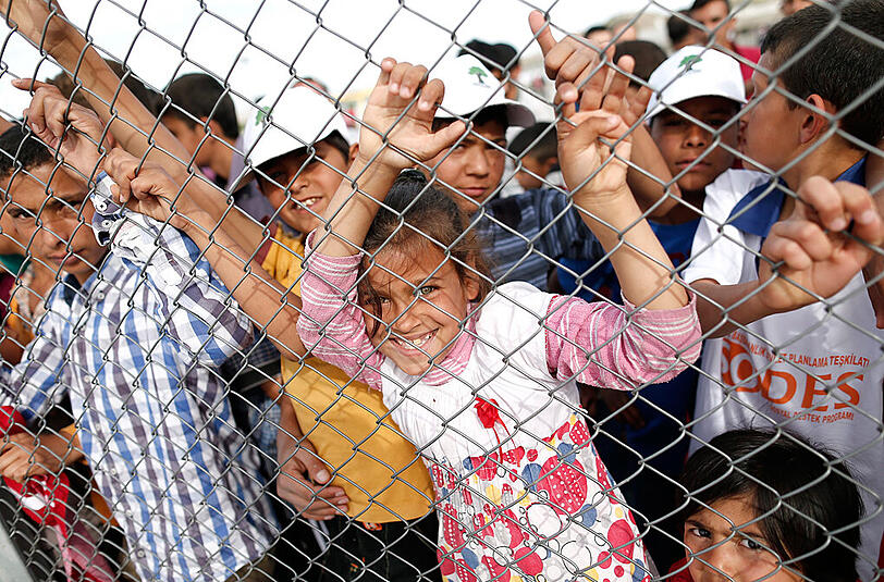 Bundeskanzlerin Angela Merkel besucht ein Flüchtlingscamp nahe der südosttürkischen Stadt Gaziantep. Die Bilder.