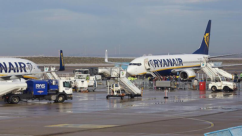 Maschinen der Fluggesellschaft Ryanair. Foto: Thomas Frey/Illustration