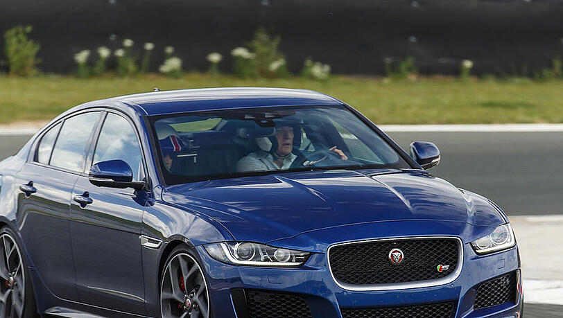 Jaguar XE S: Perfektes Handling auch auf der Rennstrecke Jaguar XE S: Perfektes Handling auch auf der Rennstrecke