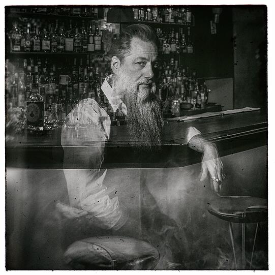 Bill Fehn in seiner Jaded Monkey Bar in der Herzog-Wilhelm-Straße.
