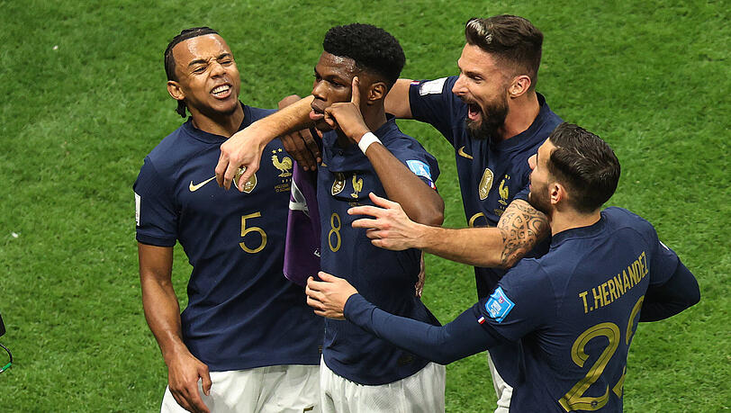 Bei der WM im Winter traf Aurélien Tchouaméni gegen seinen jetzigen Teamkollegen Jude Bellingham. Nun muss er sich erneut gegen ihn behaupten. Bei der WM im Winter traf Aurélien Tchouaméni gegen seinen jetzigen Teamkollegen Jude Bellingham. Nun muss er sich erneut gegen ihn behaupten.