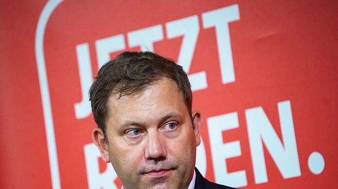 SPD-Chef Klingbeil vermisst eine Gegenfinanzierung der Unionsversprechen.