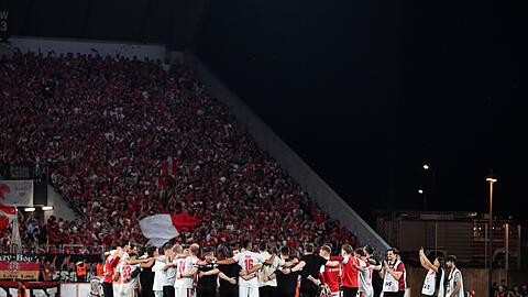 Mit Kampfgeist und Zusammenhalt will RWE in die 2. Bundesliga.