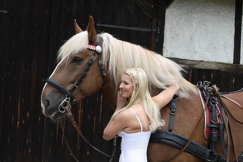 Bilder vom Shooting aus Hamburg: So ist der Deutsche Bauernkalender 2013 entstanden