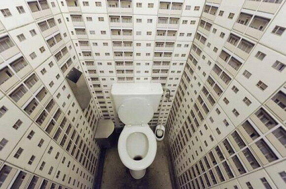 Dieser Toilettenbesitzer hat eine Vorliebe für Hochhäuser zu haben
