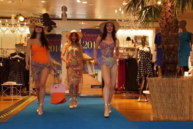 Die Trends am Strand 2014: Die Bilder von der Beachmodenschau bei Karstadt.