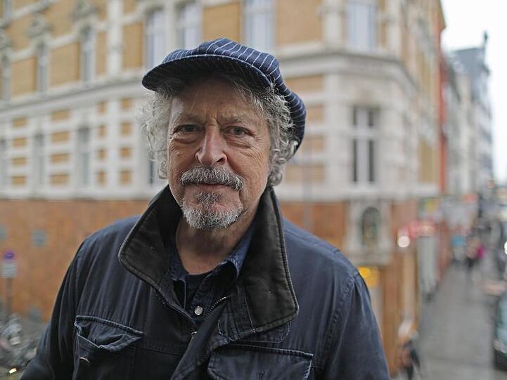 Wolfgang Niedecken in der Severinsstrasse vor seinem Elternhaus.
