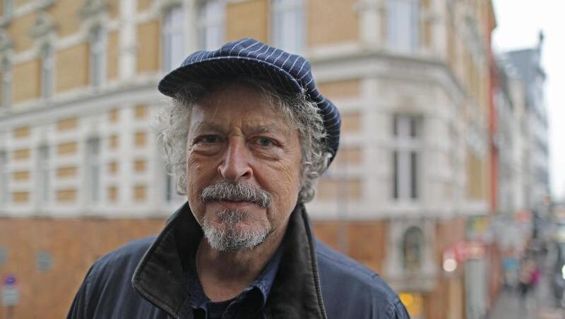 Wolfgang Niedecken in der Severinsstrasse vor seinem Elternhaus. Wolfgang Niedecken in der Severinsstrasse vor seinem Elternhaus.