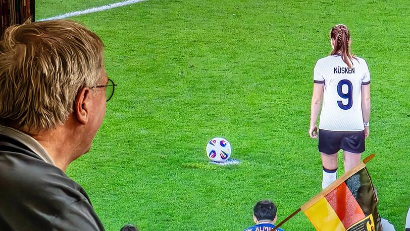 Mit einem 6:5 nach einem packenden Elfmeterschießen qualifizierte sich die deutsche Mannschaft für das Halbfinale der Frauen-Fußball-EM 2025.
