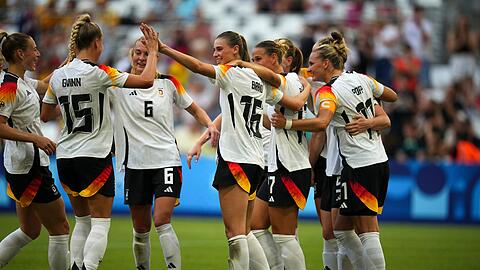 Nach Hegering Kopfball: Torjubel im DFB-Team.