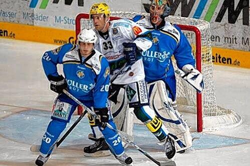 "Ein juwel!": Pat Cortina hält viel von EHC-Youngster Patrick Seifert (vorne).