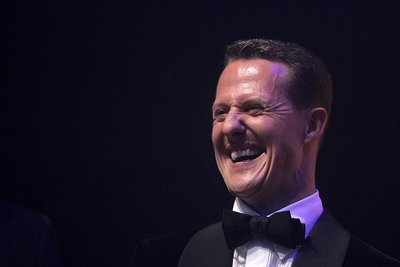 Offiziell zur "Legende" gemacht: Michael Schumacher  ist
am Samstagabend auf dem Deutschen Sportpresseball in Frankfurt am
Main als &bdquo;Legende des Sports&ldquo; geehrt worden. Der Rennfahrer steht
damit in einer Reihe mit Fußball-&bdquo;Kaiser&ldquo; Franz Beckenbauer,
Torhüter Oliver Kahn, Tennisstar Boris Becker, Eiskunstläuferin
Katarina Witt und Handballtrainer Heiner Brand, die bisher mit
dieser Auszeichnung bedacht wurden.