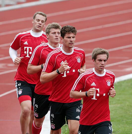 Einen Tag nach dem ersten Training unter Pep Guardiola müssen Bayern-Spieler zum Laktattest ran: Erst schwitzen, dann pieksen - die Bilder aus dem Olympiastadion