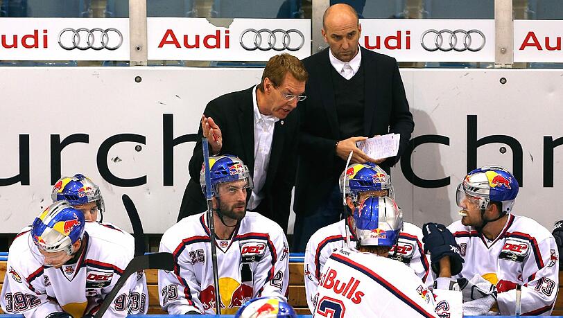 Pierre Pagé und seine Mannschaft, der EHC Red Bull München. Pierre Pagé und seine Mannschaft, der EHC Red Bull München.