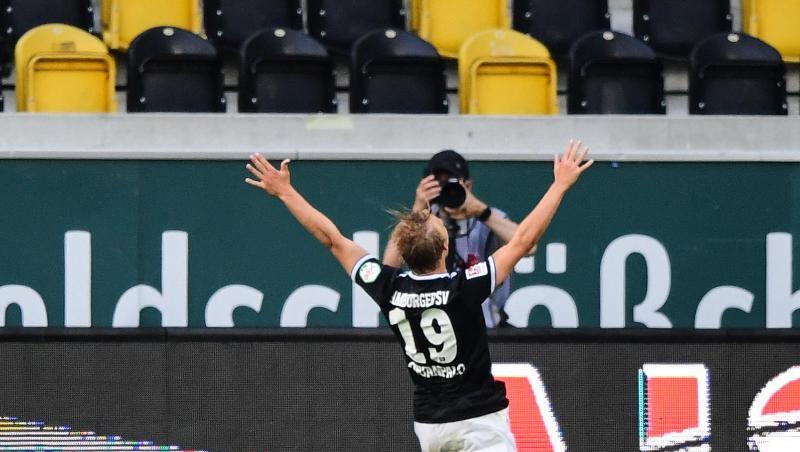 Joel Pohjanpalo schoss den HSV zum Auswärtserfolg. Joel Pohjanpalo schoss den HSV zum Auswärtserfolg.