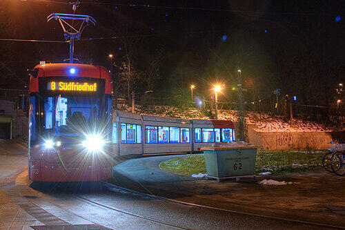 Die neuen Straßenbahnen der VAG haben zwar helle Scheinwerfer. Aber für einen Einsatz als U-Tram im Untergrund reicht das nicht aus. Die fehlende Technik kann auch nicht nachgerüstet werden.