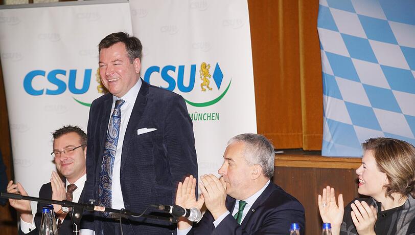 OB-Kandidat mit eigenem Kopf: Josef Schmid. Mit ihm Bild: Stadtrat Georg Schlagbauer (l.), Ludwig Spaenle und Julia Klöckner.