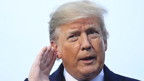 Für seine unfreiwilligen Auftritte in den beiden Dokumentarfilmen "Fahrenheit 11/9" und "Death of a Nation" hat US-Präsident Donald Trump die "Goldene Himbeere" bekommen.