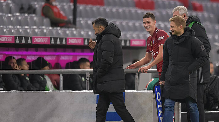 Da hatte es jemand ganz schön eilig: Benjamin Pavard musste während des Spiels gegen den VfL Wolfsburg offensichtlich dringend auf die Toilette.