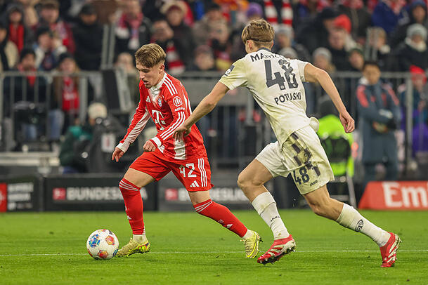 Zuletzt nur 2:2 gegen Mainz: Der FC Bayern um Lennart Karl (l.)
