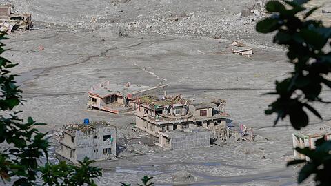Zerst&ouml;rter H&auml;user nach der Sturzflut in Nepal. (Archivbild)