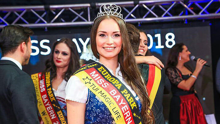 Sarah Zahn ist neben Miss Bayern 2018 auch Drittplatzierte bei Miss Germany. Wie fühlt sie sich 2018 als Frau? Sarah Zahn ist neben Miss Bayern 2018 auch Drittplatzierte bei Miss Germany. Wie fühlt sie sich 2018 als Frau?