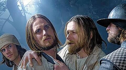 Ab 17. November kommt eine Dokumentation über die Passionsspiele in Oberammergau in die Kinos. Im Bild: Der Judaskuss mit Judas Carsten Lück (Mitte rechts) und Jesus Frederik Mayet (Mitte links) von den Passionsspielen 2010.