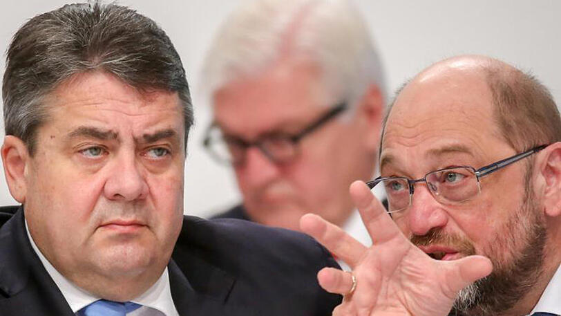 SPD-Spitzenpolitiker im Gespräch: Sigmar Gabriel, Frank-Walter Steinmeier und Martin Schulz (v.l.).