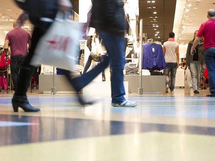 Erneut sorgt der private Konsum für deutlich freundlichere Konjunkturaussichten.